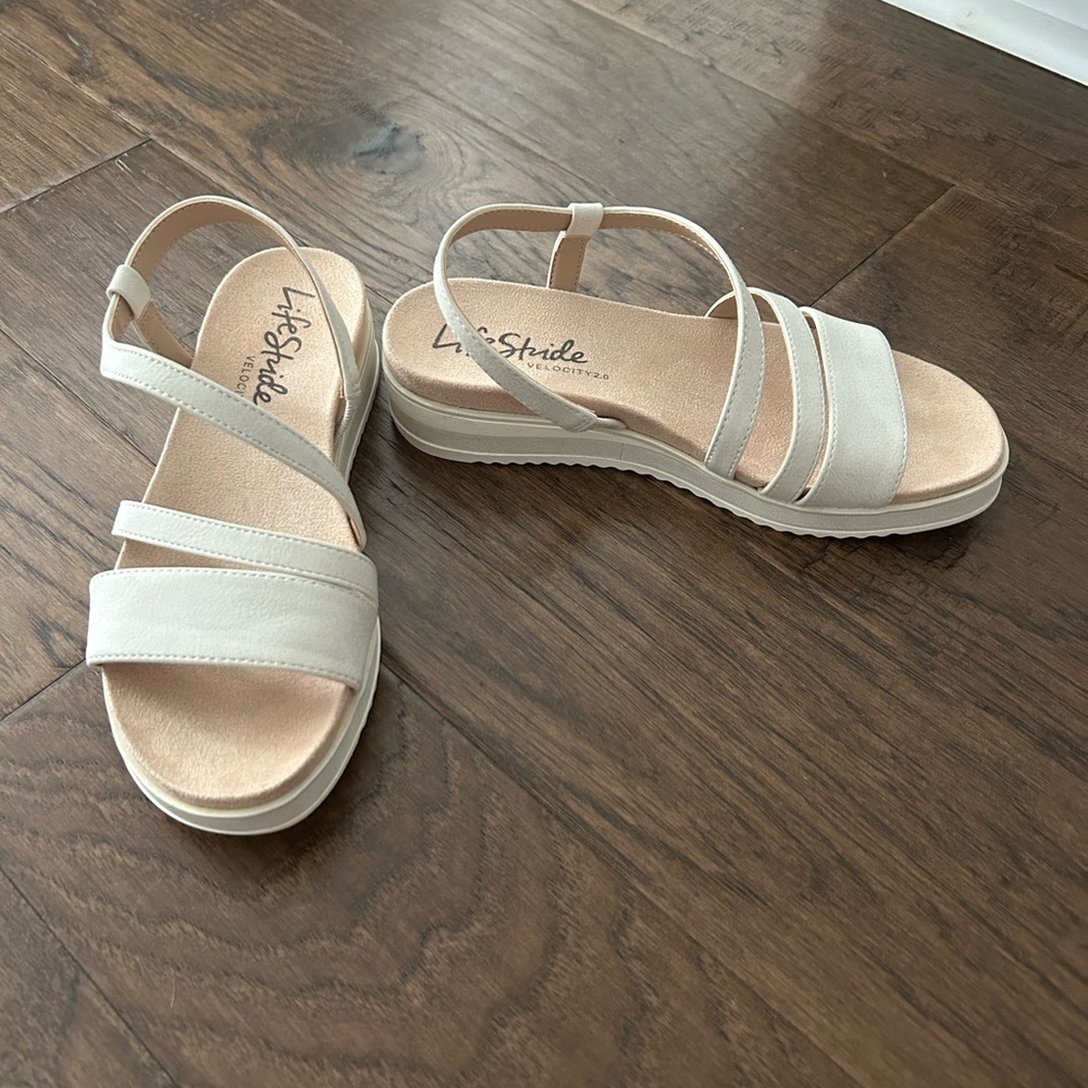 LifeStride Women's Zoe Velocity 2.0 Sport Sandal size 6, white beige *NWOT*
